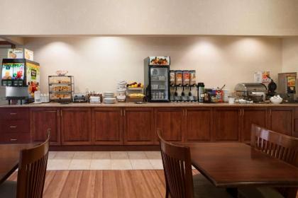 Country Inn & Suites by Radisson Manchester Airport NH - image 6