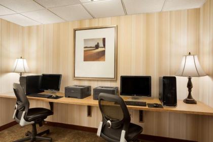 Country Inn & Suites by Radisson Manchester Airport NH - image 9