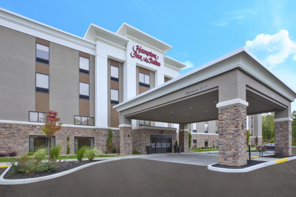 Hampton Inn & Suites Oakwood Village-Cleveland - main image