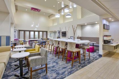 Hampton Inn & Suites Oakwood Village-Cleveland - image 10