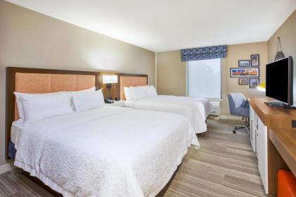 Hampton Inn & Suites Oakwood Village-Cleveland - image 4