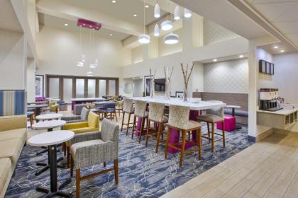 Hampton Inn & Suites Oakwood Village-Cleveland - image 8