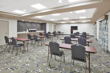 Hampton Inn & Suites Oakwood Village-Cleveland - image 9