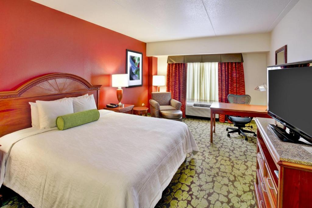 Hilton Garden Inn Chicago/Midway Airport - image 6