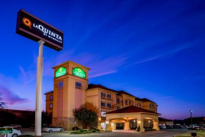 La Quinta by Wyndham DFW Airport West - Bedford - image 2