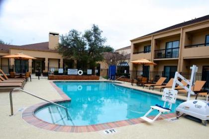 Courtyard by Marriott Dallas-Fort Worth/Bedford - image 6