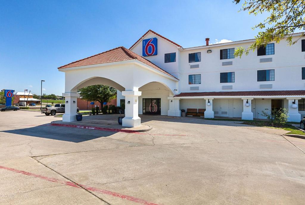 Motel 6-Bedford TX - Fort Worth - main image
