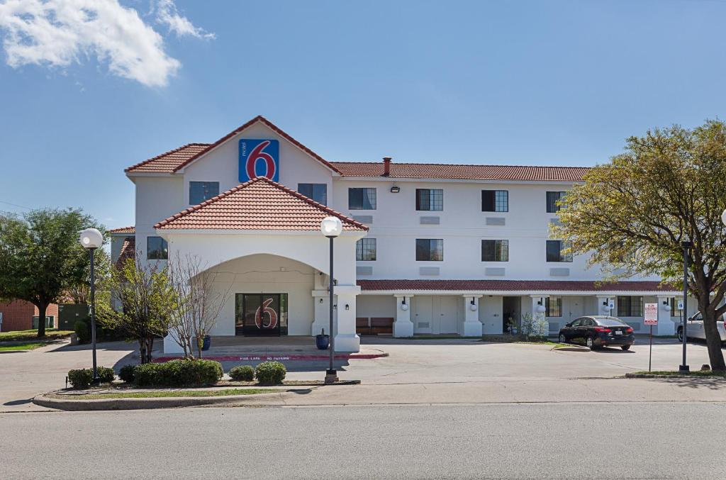 Motel 6-Bedford TX - Fort Worth - image 2