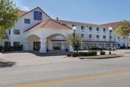 Motel 6-Bedford TX - Fort Worth - image 3