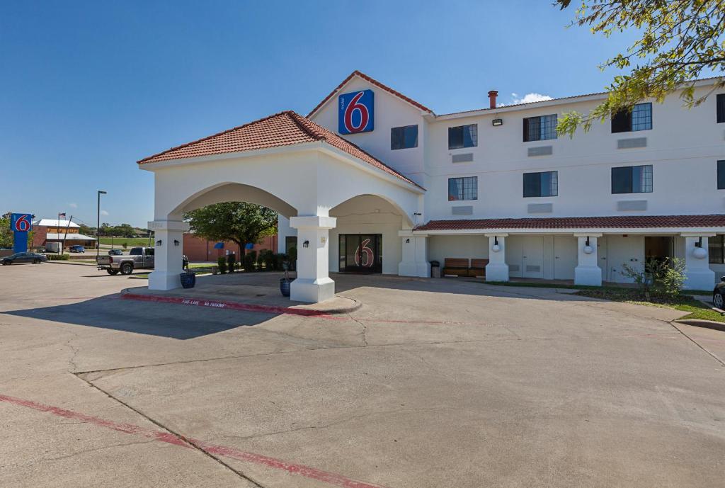 Motel 6-Bedford TX - Fort Worth - image 5