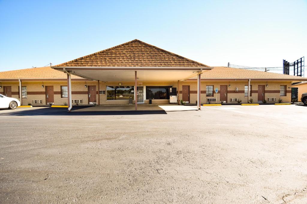 Economy Inn Beebe - main image