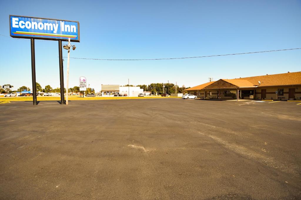 Economy Inn Beebe - image 3