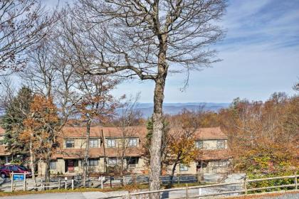 Pet-Friendly Beech Mtn Condo - Steps to the Slopes - image 9