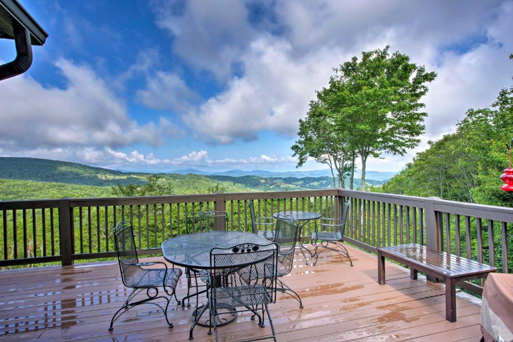 House of Views in Beech Mountain with Hot Tub Deck - main image