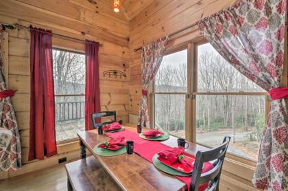 Beech Mountain Cabin with 180 Views - Near Hiking! - image 3