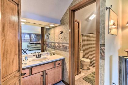 Beech Mountain Ski Condo with Private Balcony! - image 9