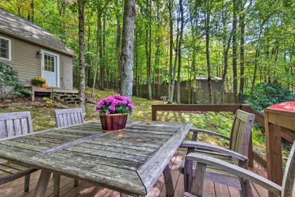 Stunning Beech Mountain Cabin with Porch and Hearth - image 11