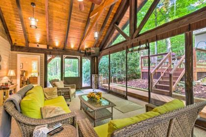 Stunning Beech Mountain Cabin with Porch and Hearth - image 4