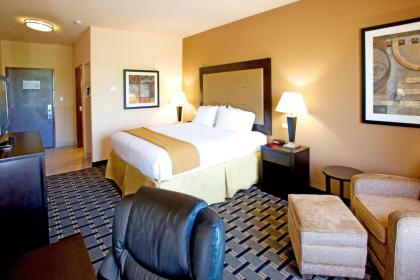 Holiday Inn Express and Suites Beeville an IHG Hotel - image 14