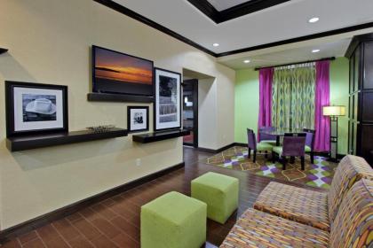 Hampton Inn Beeville - image 10