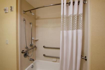 Hampton Inn Beeville - image 15