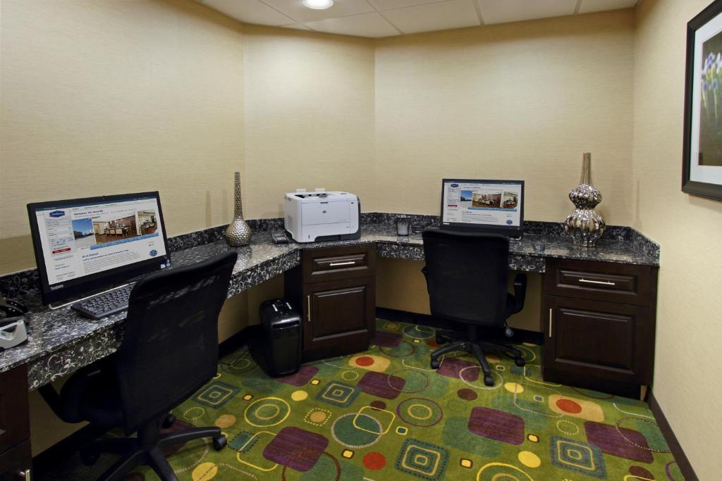 Hampton Inn Beeville - image 6