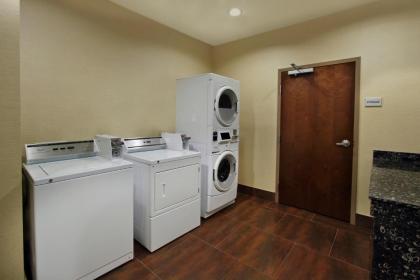 Hampton Inn Beeville - image 8