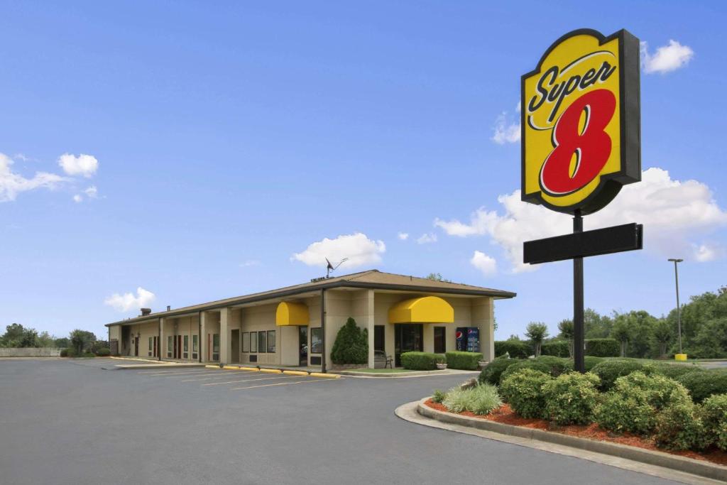 Super 8 by Wyndham-Tupelo Airport - main image