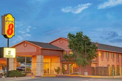 Super 8 by Wyndham Belen NM