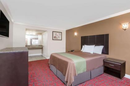 Travelodge Inn & Suites by Wyndham Bell Los Angeles Area - image 13