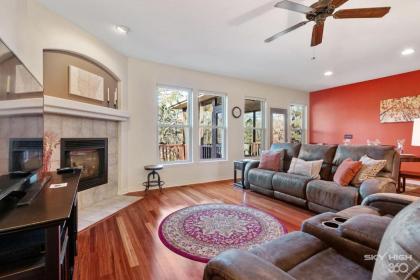 Bella Vista Family Home with Screened Porch - image 11