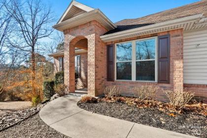 Bella Vista Family Home with Screened Porch - image 7