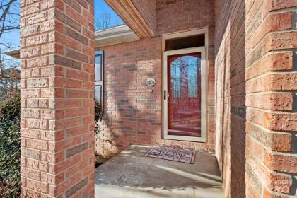 Bella Vista Family Home with Screened Porch - image 8