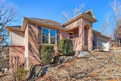 Bella Vista Family Home with Screened Porch - image 9