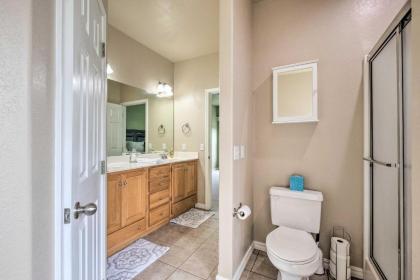 NEW Bright Bella Vista Home with Yard 4Mi to Trails - image 14