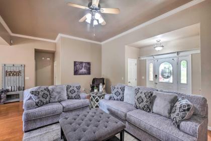 NEW Bright Bella Vista Home with Yard 4Mi to Trails - image 4