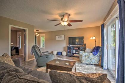 Bella Vista Townhome with Deck on Golf Course! - image 4