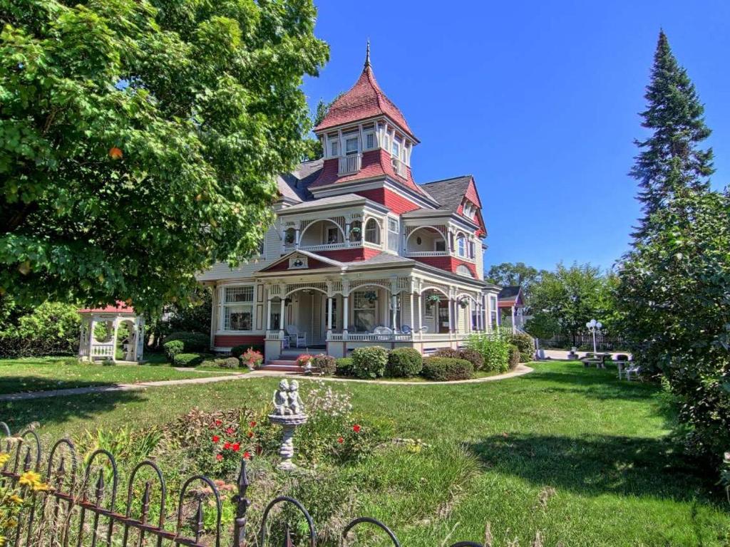 Grand Victorian B&B Inn - image 2