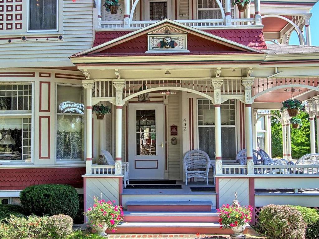 Grand Victorian B&B Inn - image 3