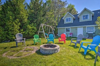 Family-Friendly Lakefront Getaway with Kayaks! - image 3