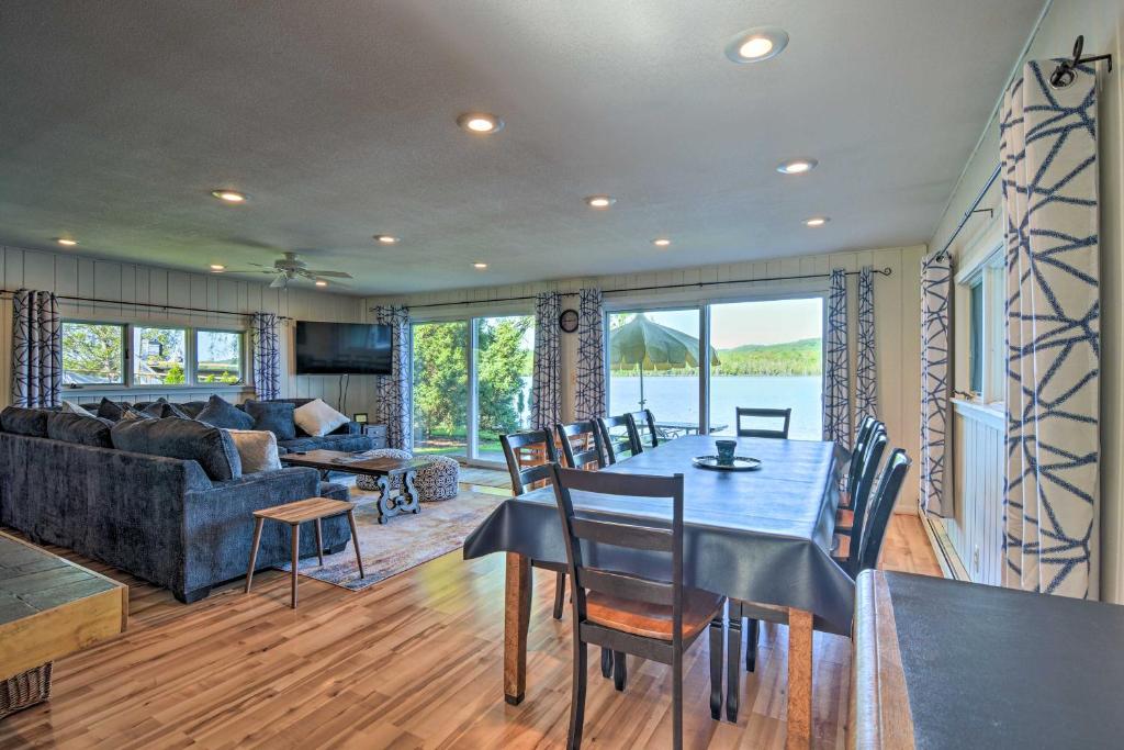 Family-Friendly Lakefront Getaway with Kayaks! - image 4