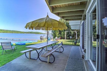 Family-Friendly Lakefront Getaway with Kayaks! - image 9