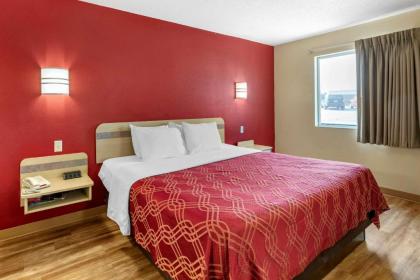 Econo Lodge Belle Fourche - image 12