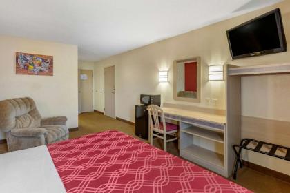 Econo Lodge Belle Fourche - image 15