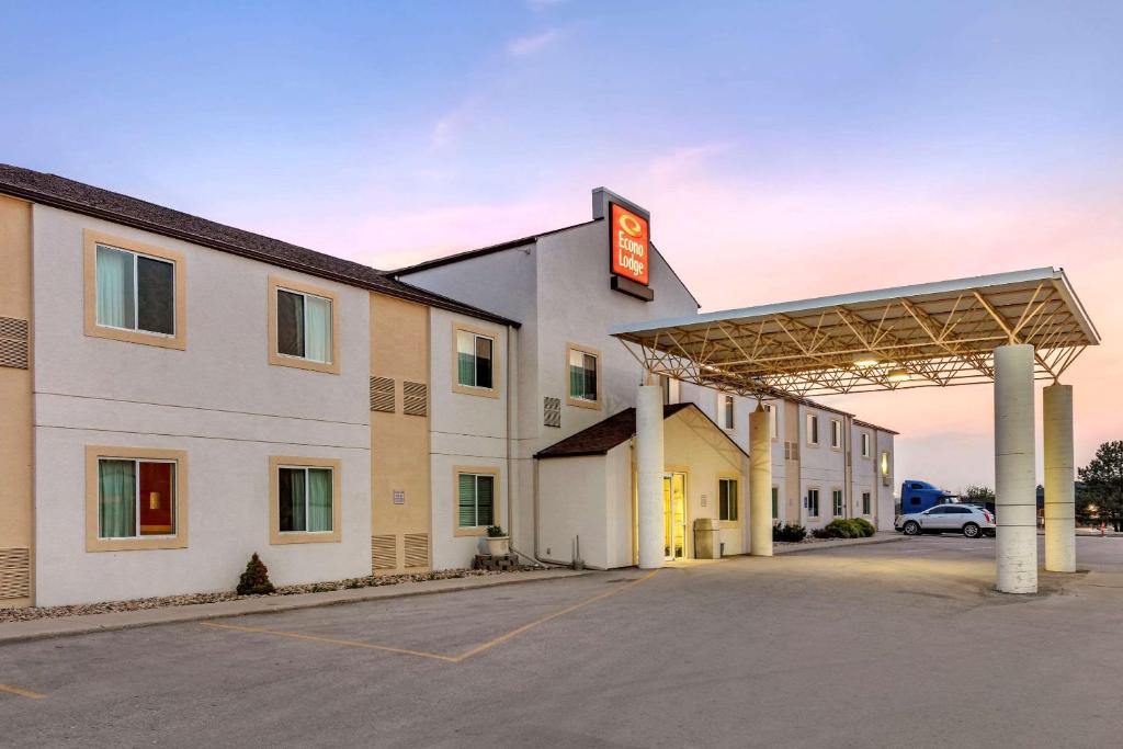 Econo Lodge Belle Fourche - image 3