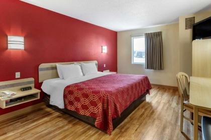 Econo Lodge Belle Fourche - image 9