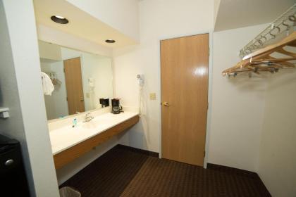 HomeTown Inn and Suites Belle Plaine - image 13