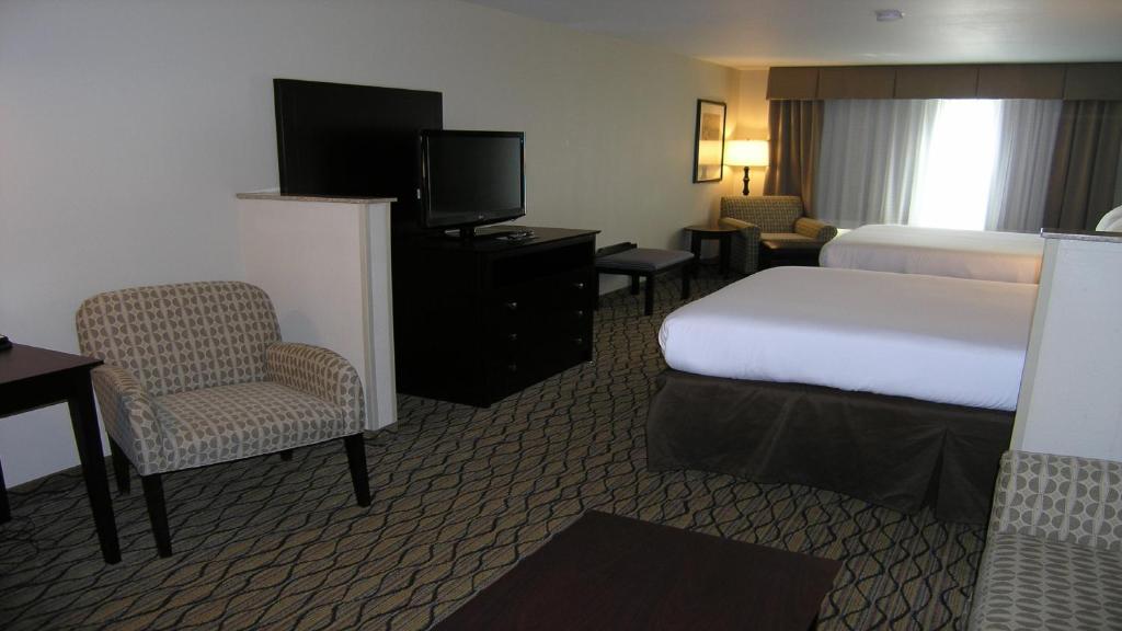 Holiday Inn Express & Suites Belle Vernon an IHG Hotel - image 6