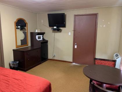 Budget Inn - image 13