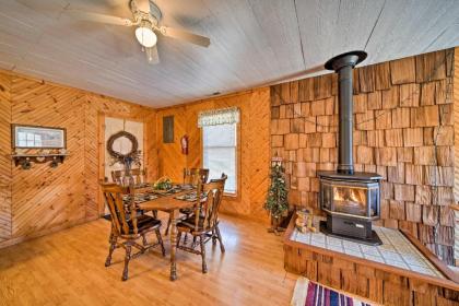 Cozy Spragueville Studio Cabin by Maquoketa River - image 5